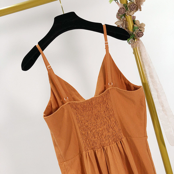 Rochie de dama cu bretele subtiri si nasturi de culoare maro