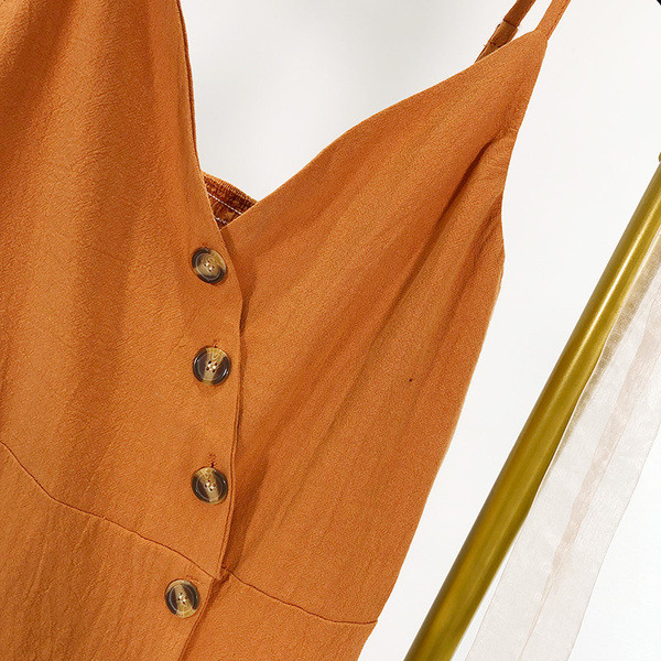 Rochie de dama cu bretele subtiri si nasturi de culoare maro