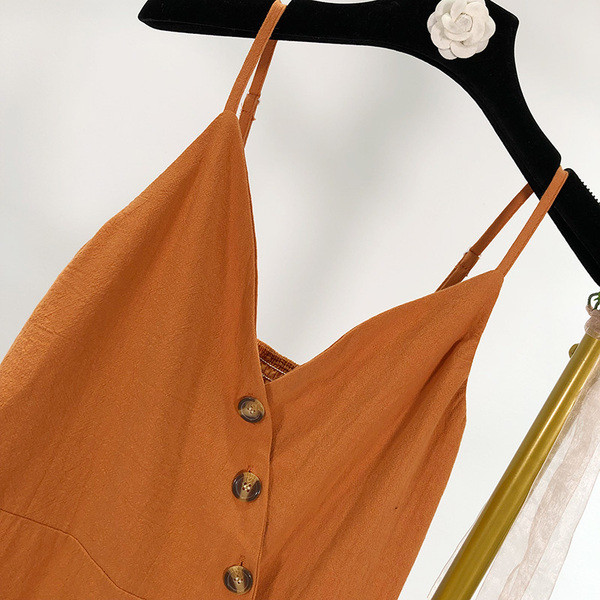 Rochie de dama cu bretele subtiri si nasturi de culoare maro