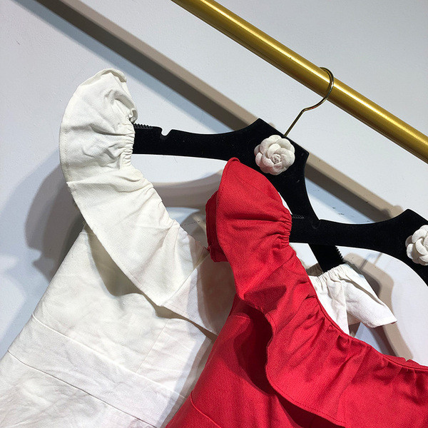 Rochie scurta cu umerii goi in doua culori