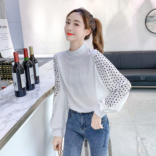 Bluză de damă modernă cu buline în alb și negru