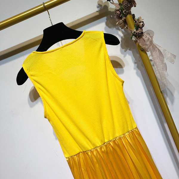 Rochie lungă plisată cu bretele largi de culoare galbenă