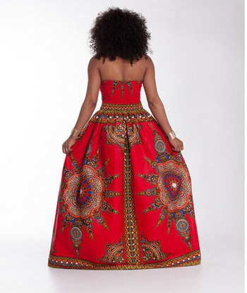 Rochie elegantă de damă, cu umerii goi și cu decolteu adânc în roșu