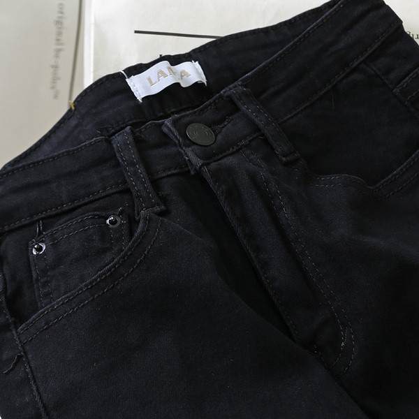 Alkalmi női farmer Karcsú modell fekete színben