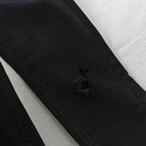 Alkalmi női farmer Karcsú modell fekete színben