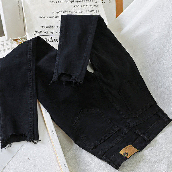 Alkalmi női farmer Karcsú modell fekete színben