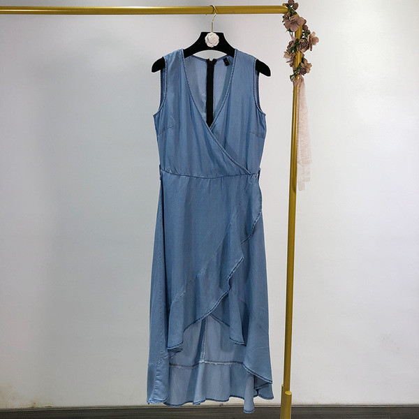 Rochie de damă din denim cu bretele largi și legături în talie