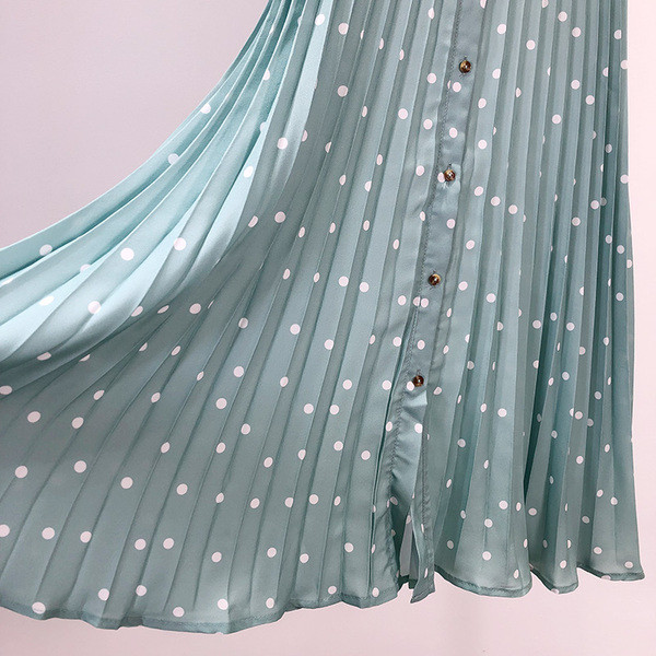 Fusta lunga plisata cu nasturi