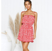 Salopetă scurtă de damă modernă în negru și roșu