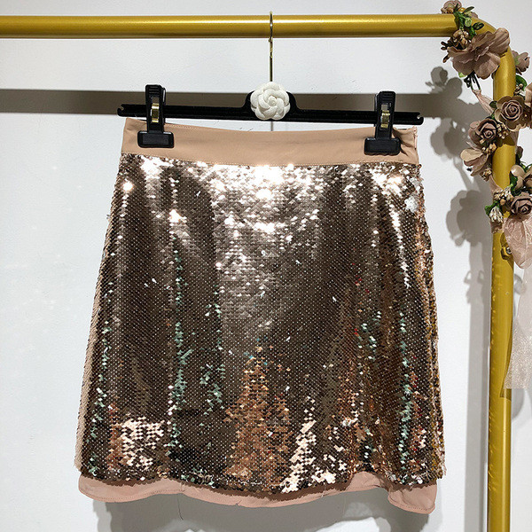 Fusta scurta moderna cu paiete