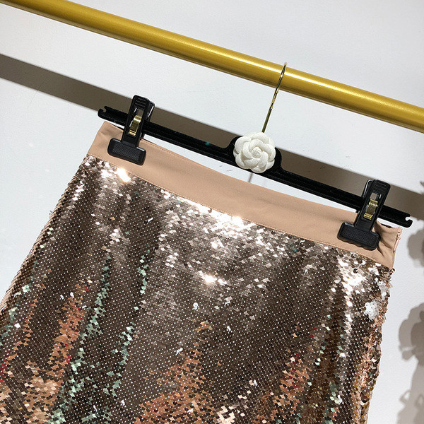 Fusta scurta moderna cu paiete