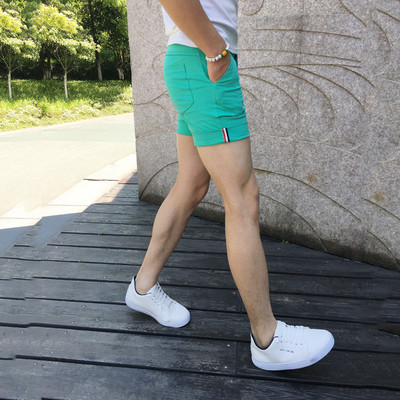 Pantaloni scurți moderni pentru bărbați în patru culori