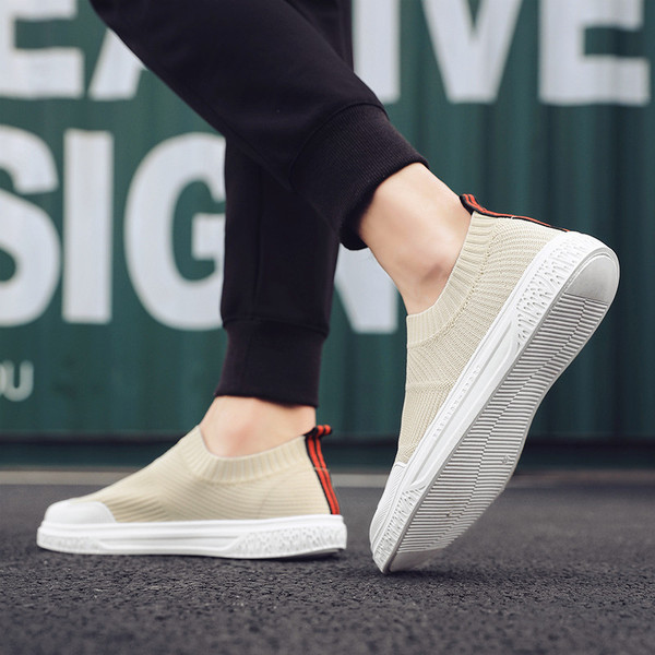 Model nou de adidasi pentru barbati in trei culori cu talpa plata