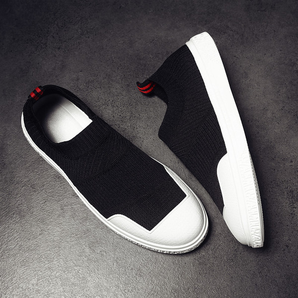 Model nou de adidasi pentru barbati in trei culori cu talpa plata