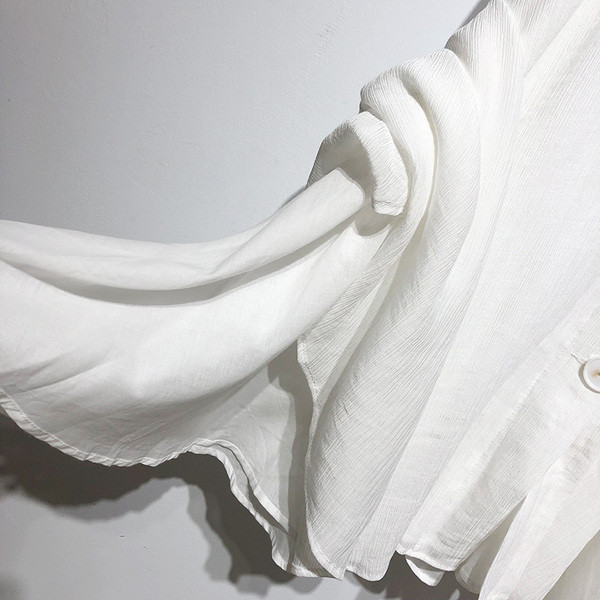 Дамска дълга пола в бял цвят с копчета и колан