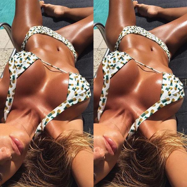 Costum de baie modern din două piese alb cu ananas și pepene verde