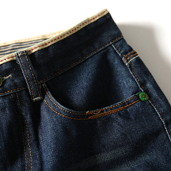 Pantaloni scurți bărbați din denim cu motive rupte în două culori