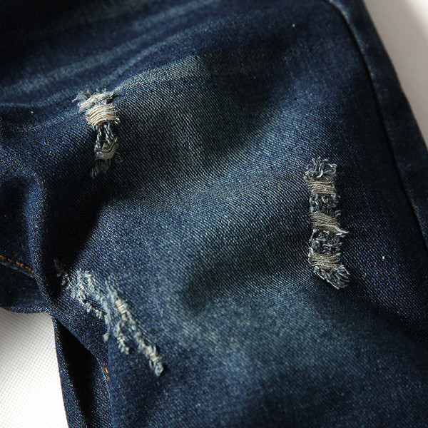 Pantaloni scurți bărbați din denim cu motive rupte în două culori