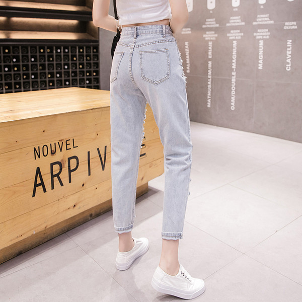 Blugi de dama actuali cu perle decorative si motive rupte