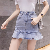 Fusta de dama actuala din denim de culoare deschisa cu talie inalta