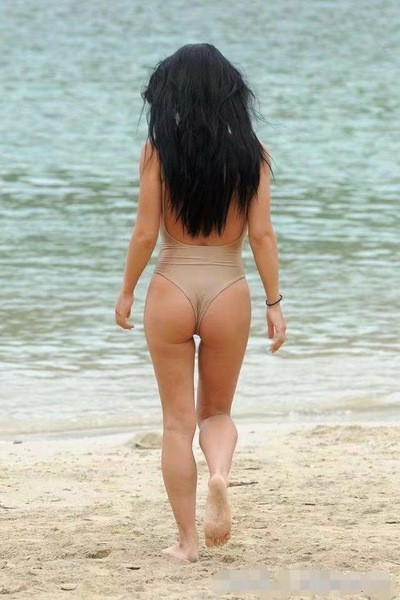 Costum de baie complet modern cu părți decupate în bej