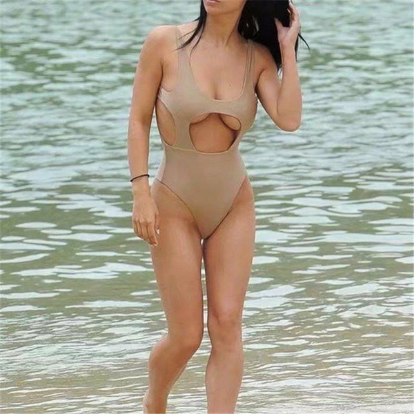 Costum de baie complet modern cu părți decupate în bej