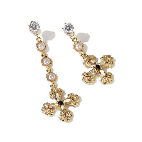 Cercei moderni de dama - in culoare aurie cu perle