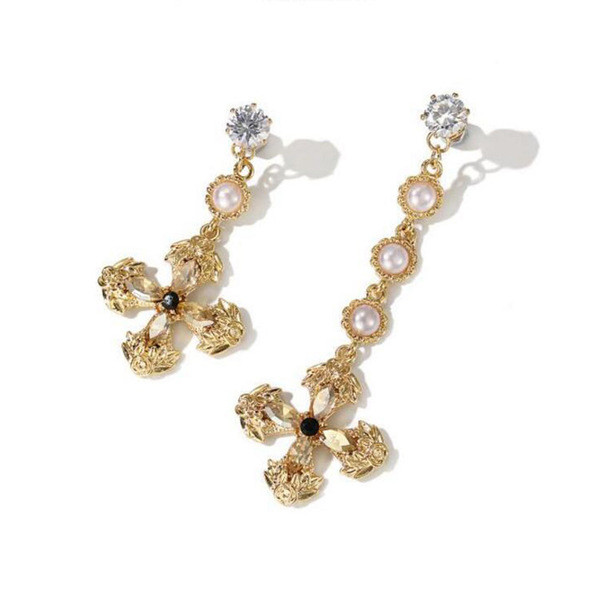 Cercei moderni de dama - in culoare aurie cu perle