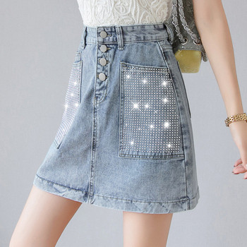 Fusta de dama moderna cu talie inalta de culoare deschisa si pietre decorative