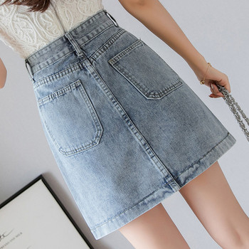 Fusta de dama moderna cu talie inalta de culoare deschisa si pietre decorative