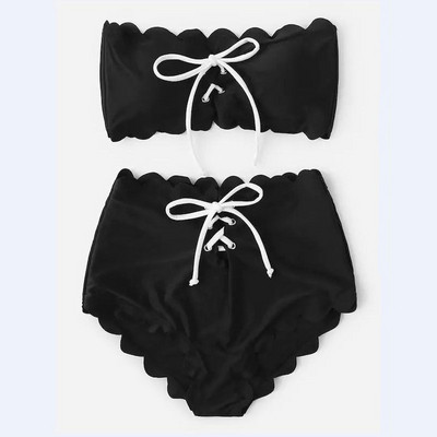 Ένα μοντέρνο μαγιό μπικίνι  με  κορδόνια  σε κόκκινο, μαύρο και κίτρινο χρώμα