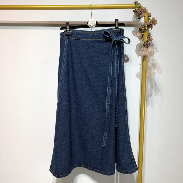 Fusta de denim lată cu legături în albastru