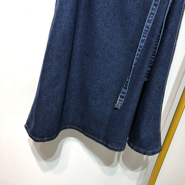 Fusta de denim lată cu legături în albastru