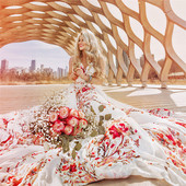 Rochie moderna de dama cu model floral cu decolteu in V