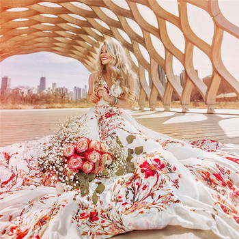 Rochie moderna de dama cu model floral cu decolteu in V