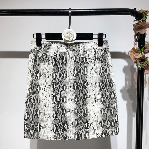 Fusta scurta din denim cu animal print