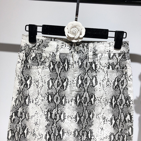 Fusta scurta din denim cu animal print