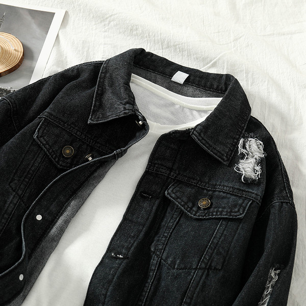 Jachetă modernă de denim de damă în negru cu motive rupte și aplicație în negru