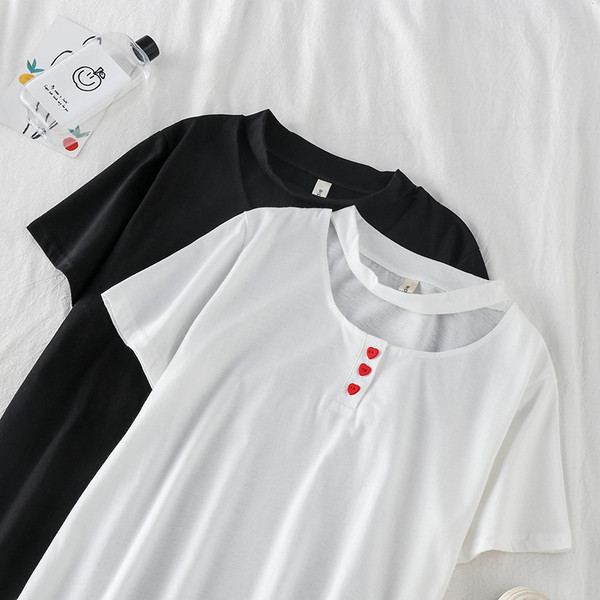 Tricou de dama modern cu maneci scurte si nasturi alb-negru