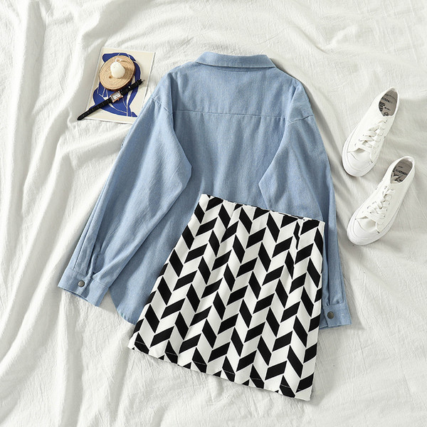 Cămașă de damă de ultimă generație cu mâneci lungi și inscripție în culoarea albastră