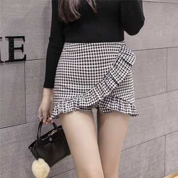 Fusta scurtă în carouri de damă modernă