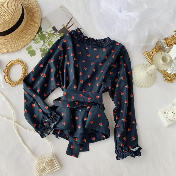 Cămașă de damă în albastru și alb