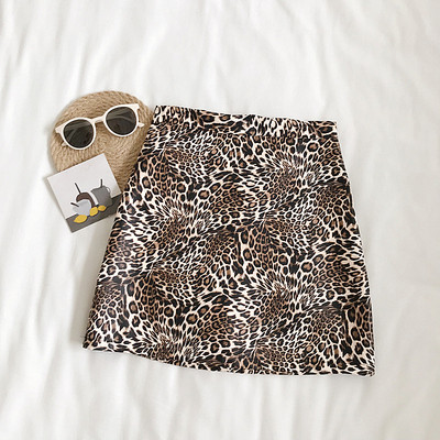 Fusta scurta de dama moderna cu model leopard in doua culori