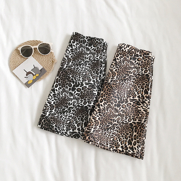 Fusta scurta de dama moderna cu model leopard in doua culori