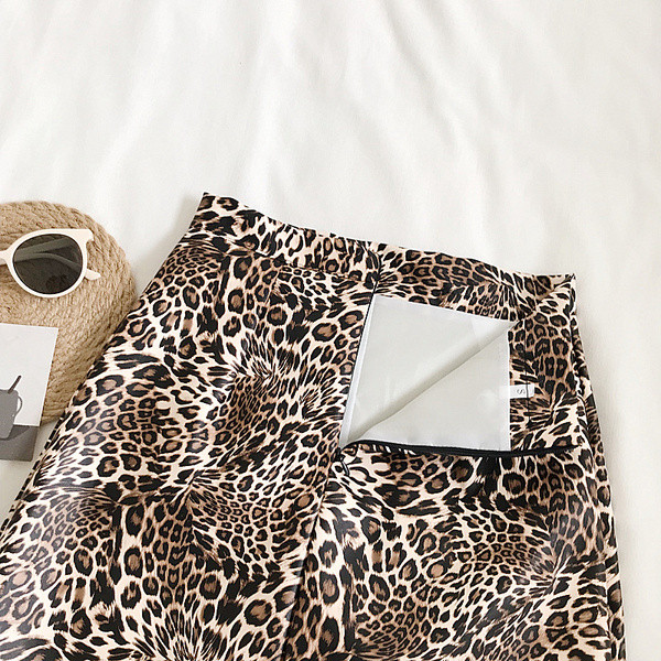 Fusta scurta de dama moderna cu model leopard in doua culori