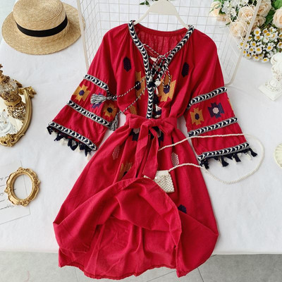 Rochie de dama in rosu si alb cu broderie