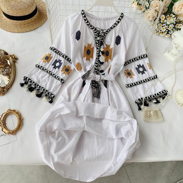 Rochie de dama in rosu si alb cu broderie