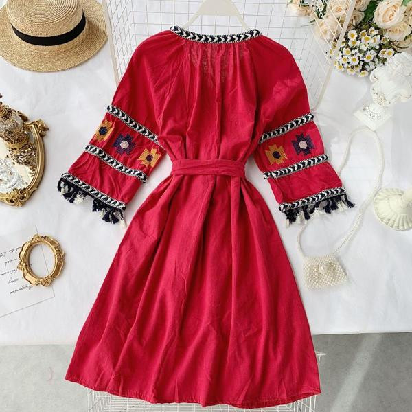 Rochie de dama in rosu si alb cu broderie