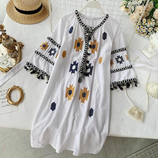 Rochie de dama in rosu si alb cu broderie