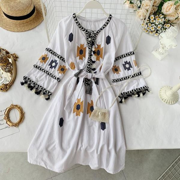 Rochie de dama in rosu si alb cu broderie